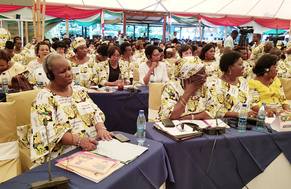La secrétaire générale adjointe pour l'Afrique Bintou Keita et l'équipe de l'ONU à la conférence des femmes dirigeantes à Bujumbura, le 24 octobre 2019. Photo ONU/Napoleon Viban
