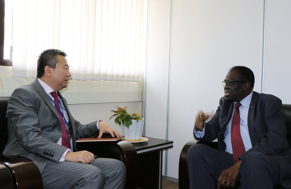 OSESG-GL Special Envoy Huang Xia in a tête-à-tête with his counterpart of OSESG-B in Nairobi, 26 Aug 2019. Photo: UN/E. Mesfin